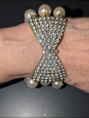 Bracelet With A Crystal-Encrusted Bow Centerpiece and Lustrous Faux Pearls